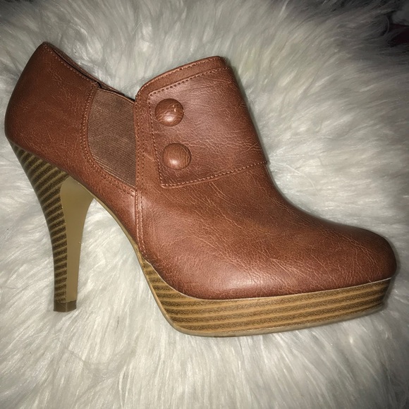 Brown Faux Leather Heel - Picture 5 of 6